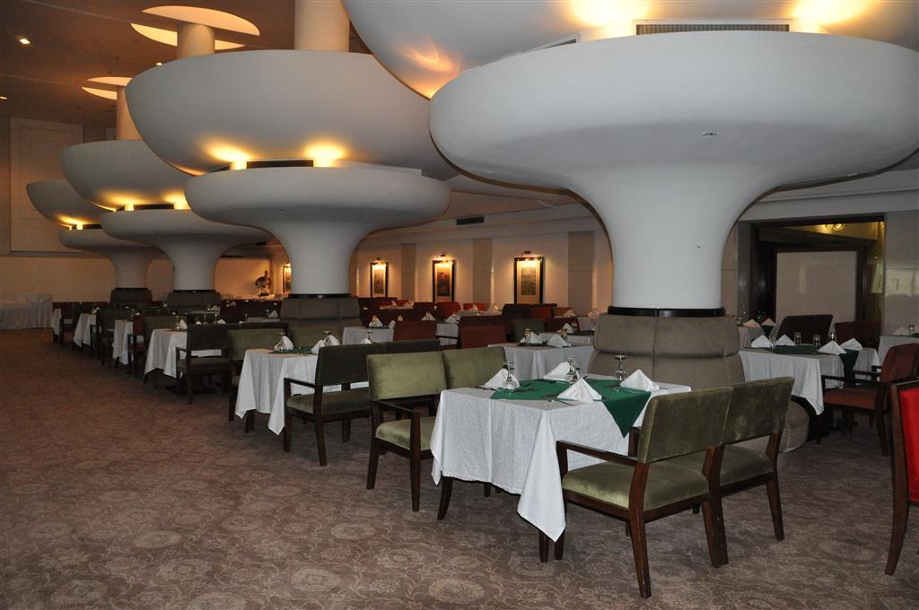 Hotel Royal Tulip Al Rasheed Baghdād Restaurace fotografie